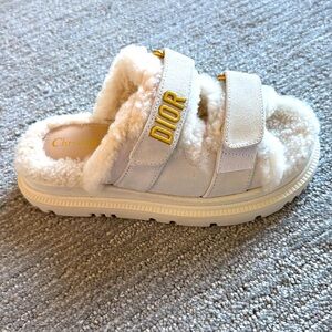 Size 36 sandal/slipper